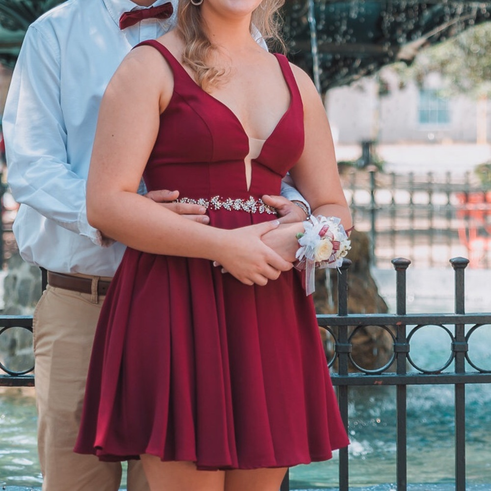 Maroon short prom dress